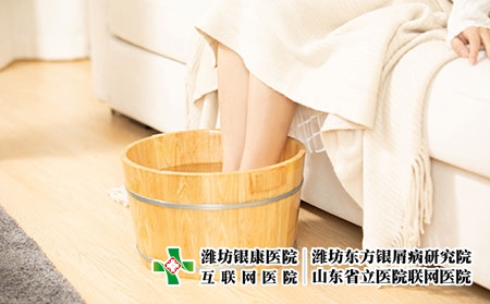 攝圖網_501538885_冬季居家女性養生泡腳(企業商用)泡浴 攝圖網_501538885_冬季居家女性養生泡腳(企業商用)泡浴